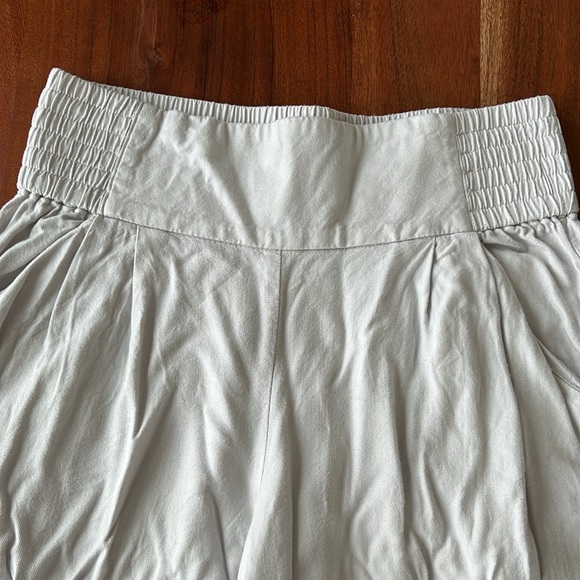 Sunday Best (Aritzia) Gaucho Crops - Picture 2 of 5